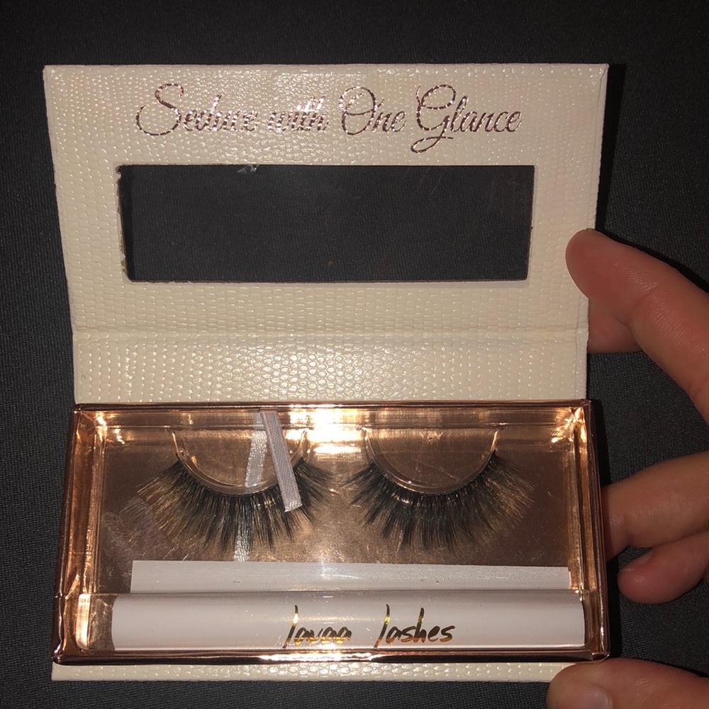 Lavaa Lashes - CHARM